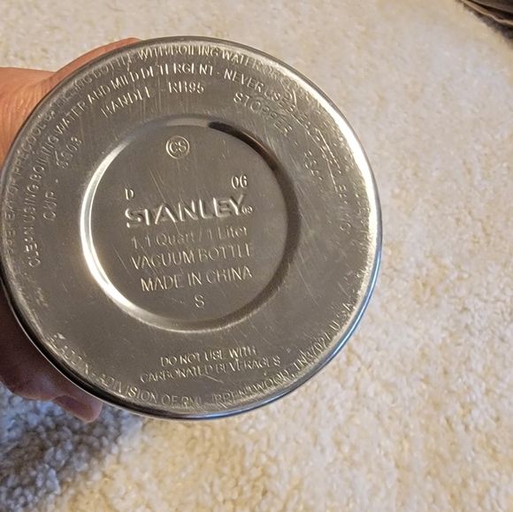 Stanley Classic Green Thermos - Picture 3 of 4